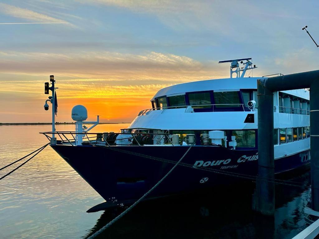 Hotel Douro Cruiser à Vila Nova de Gaia Extérieur photo